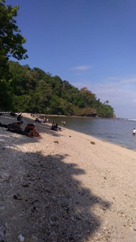 foto gambar pemandangan wisata Pantai Pasir Putih Pangandaran