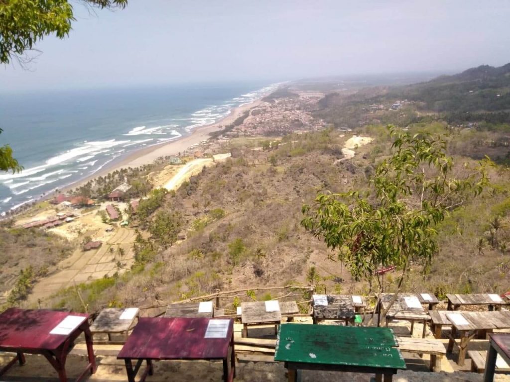pemandangan Pantai Parangtritis dari Watu Gupit