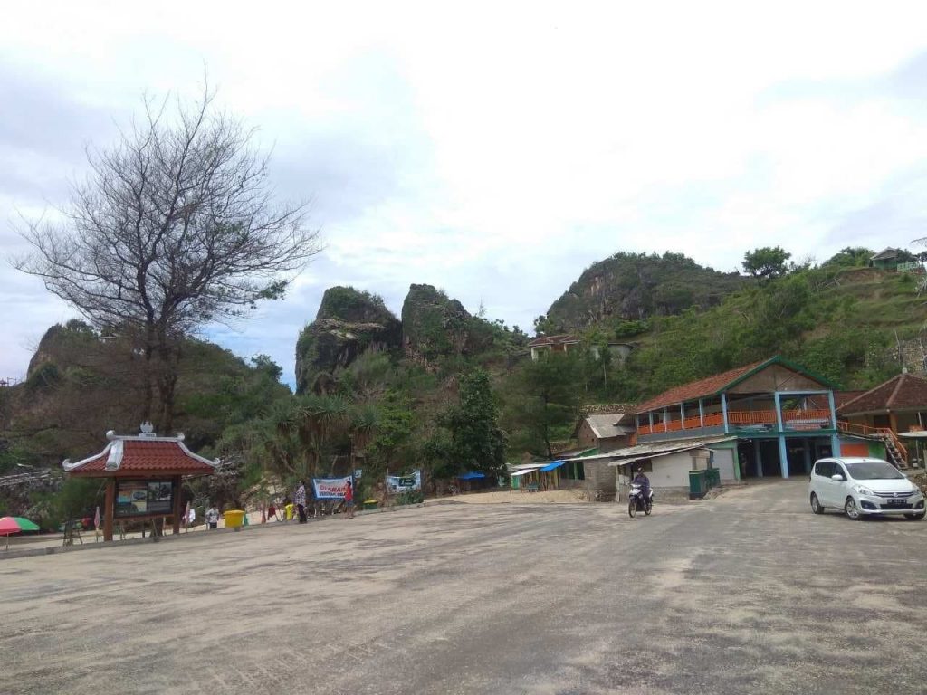 tempat parkir kawasan wisata Pantai Siung Wedi Ombo Gunungkidul