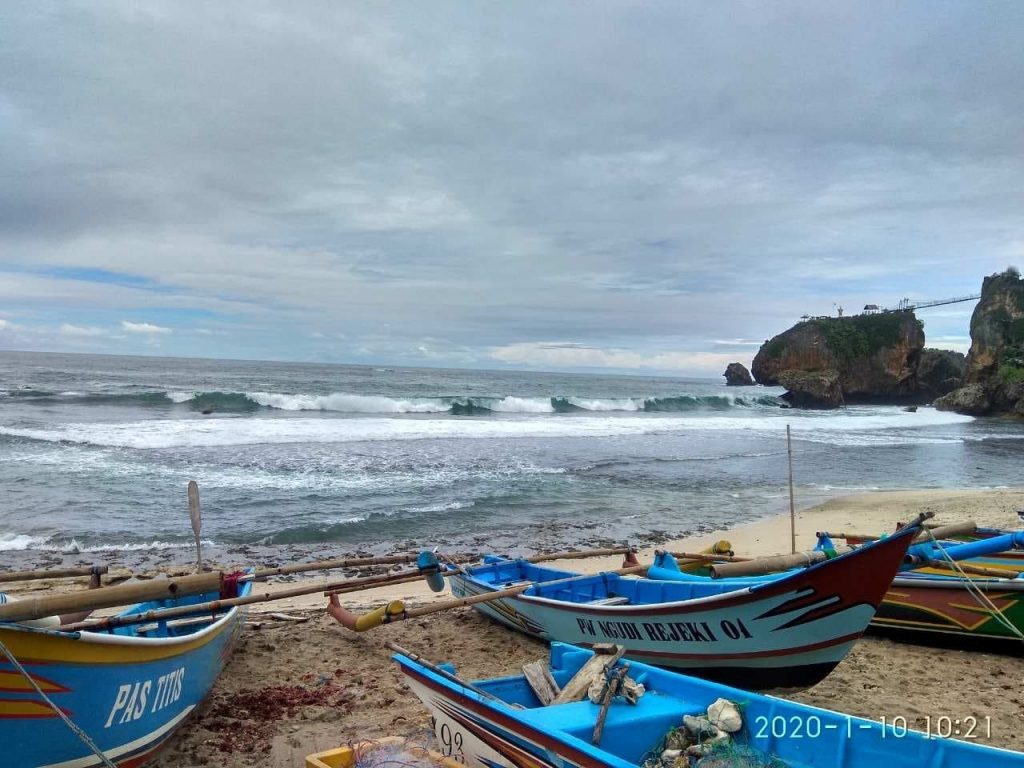 foto gambar pemandangan kawasan wisata Pantai Siung Wedi Ombo Gunungkidul