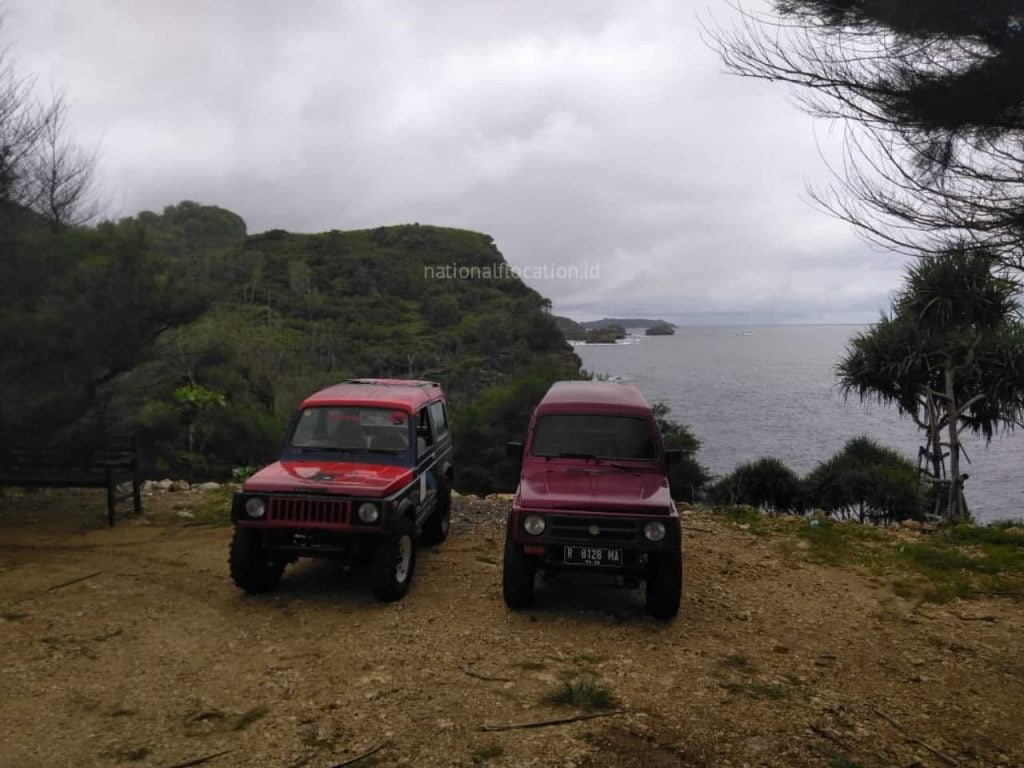 jeep wisata transportasi Pantai Timang