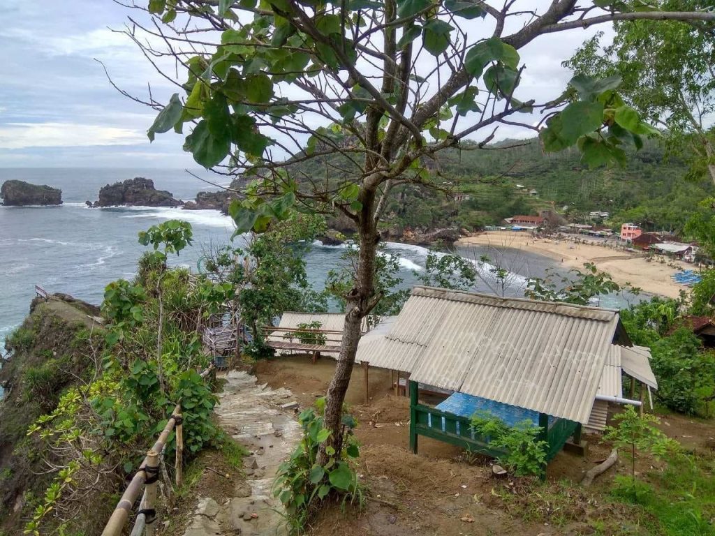 spot foto Bukit Pengilon di kawasan wisata Pantai Siung Wedi Ombo Gunungkidul