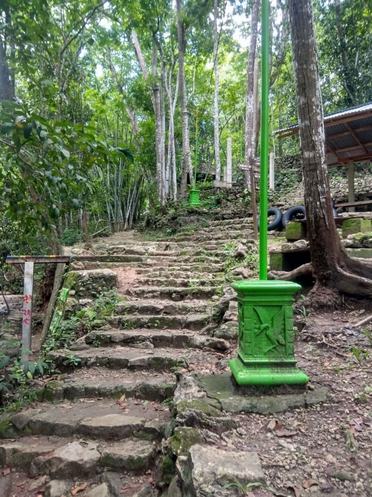tangga menuju Air Terjun Lepo, Bantul