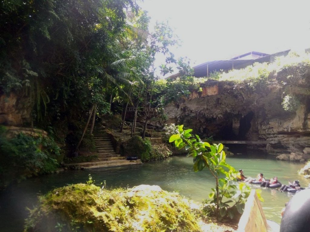 wisata susur gua/cave tubing di Yogyakarta