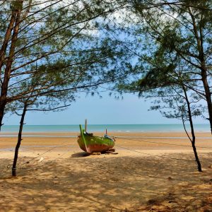 foto gambar pemandangan Pantai Karang Jahe, Rembang dan ulasan review lengkap
