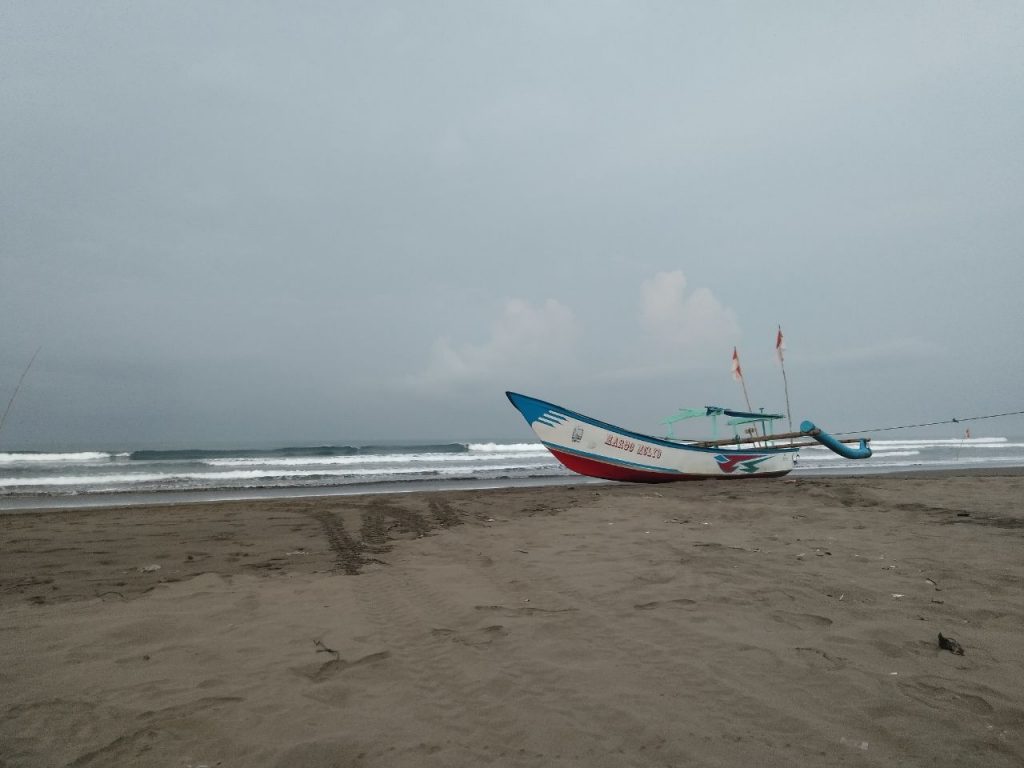 perahu nelayan di Pantai Pangandaran