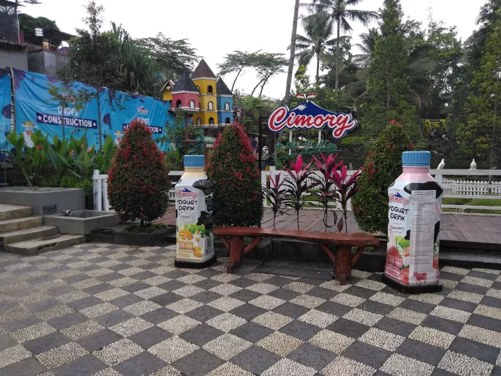 foto gambar Dairy Land Mini Zoo - wisatta Cimory On The Valley Semarang Bawen