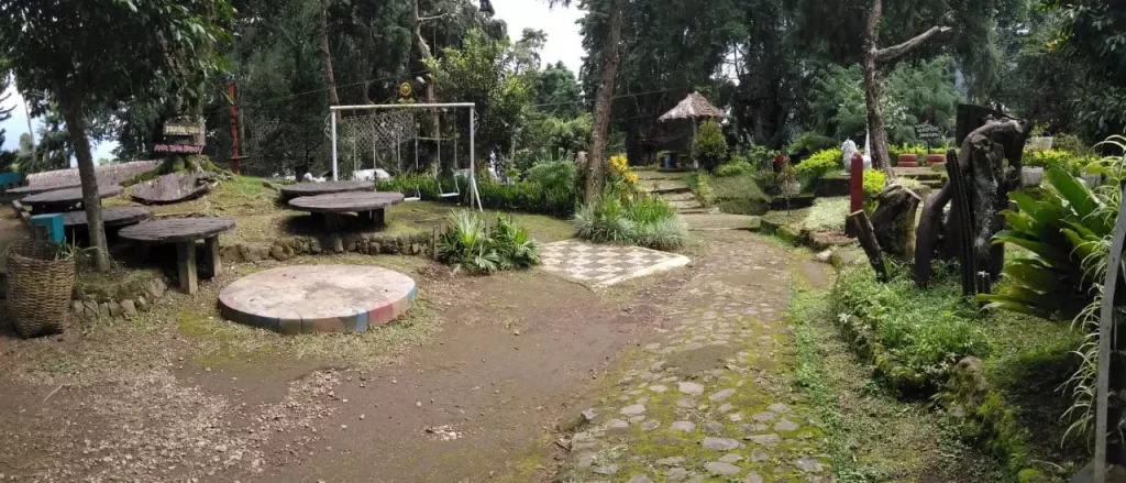 salah satu sudut taman di Taman Wisata Kopeng Salatiga
