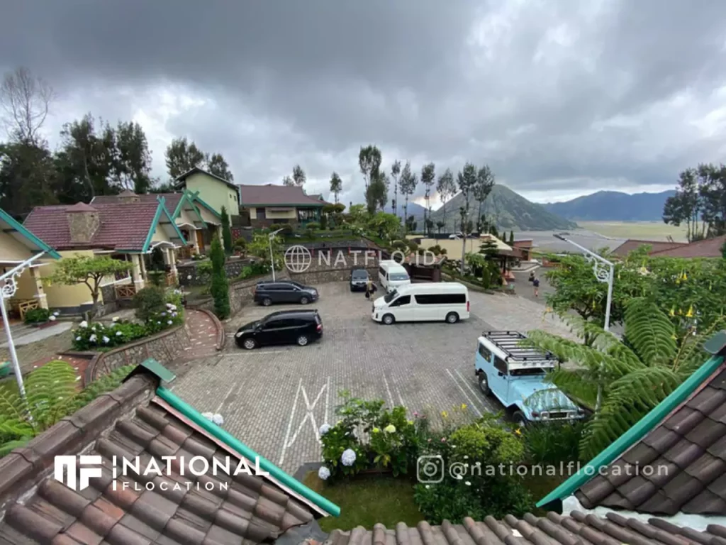 45 foto view pemandangan dari halaman villa hotel Lava View Lodge Bromo
